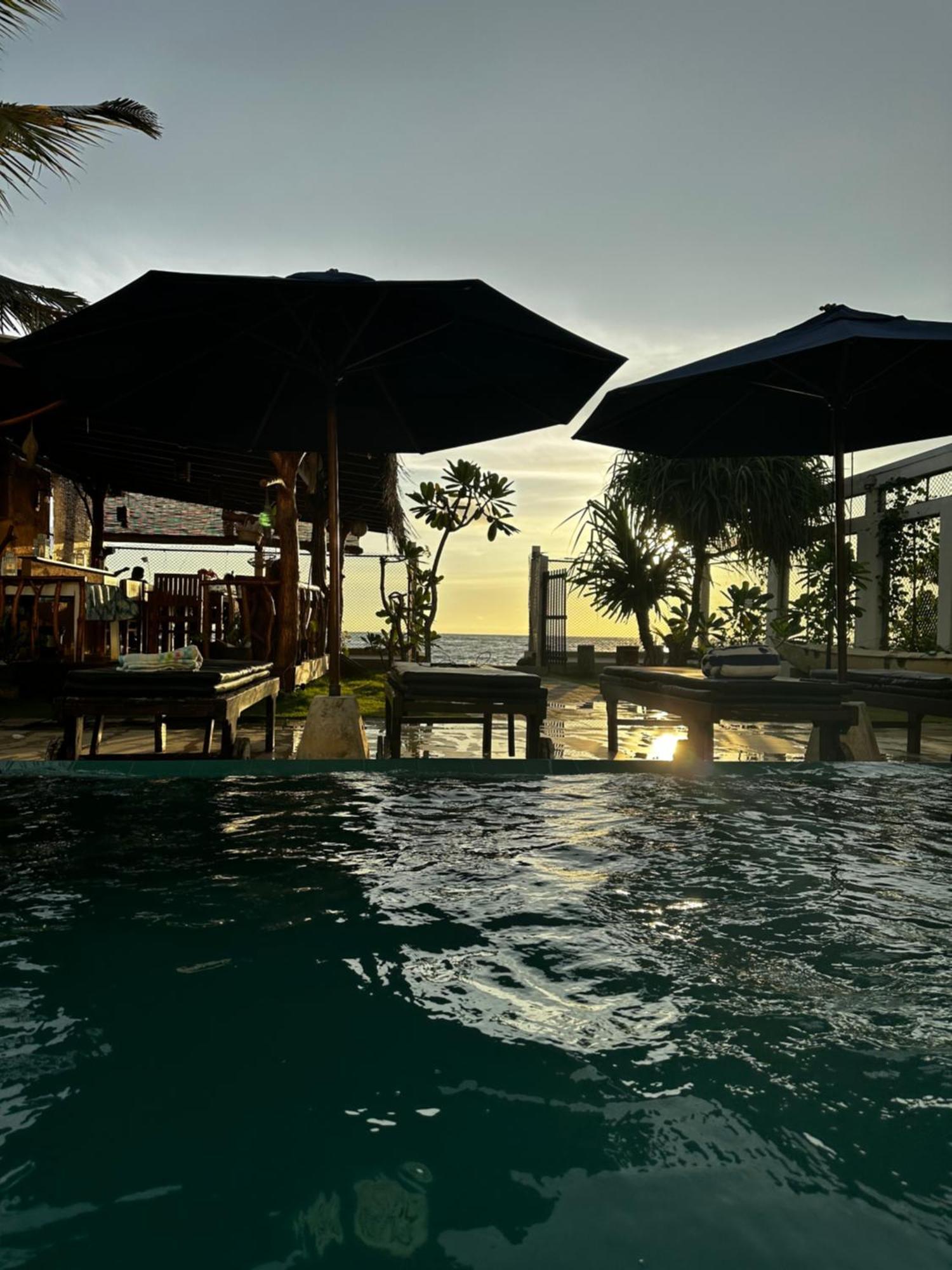 White Sand Villa - Beach Front Hikkaduwa Exterior foto